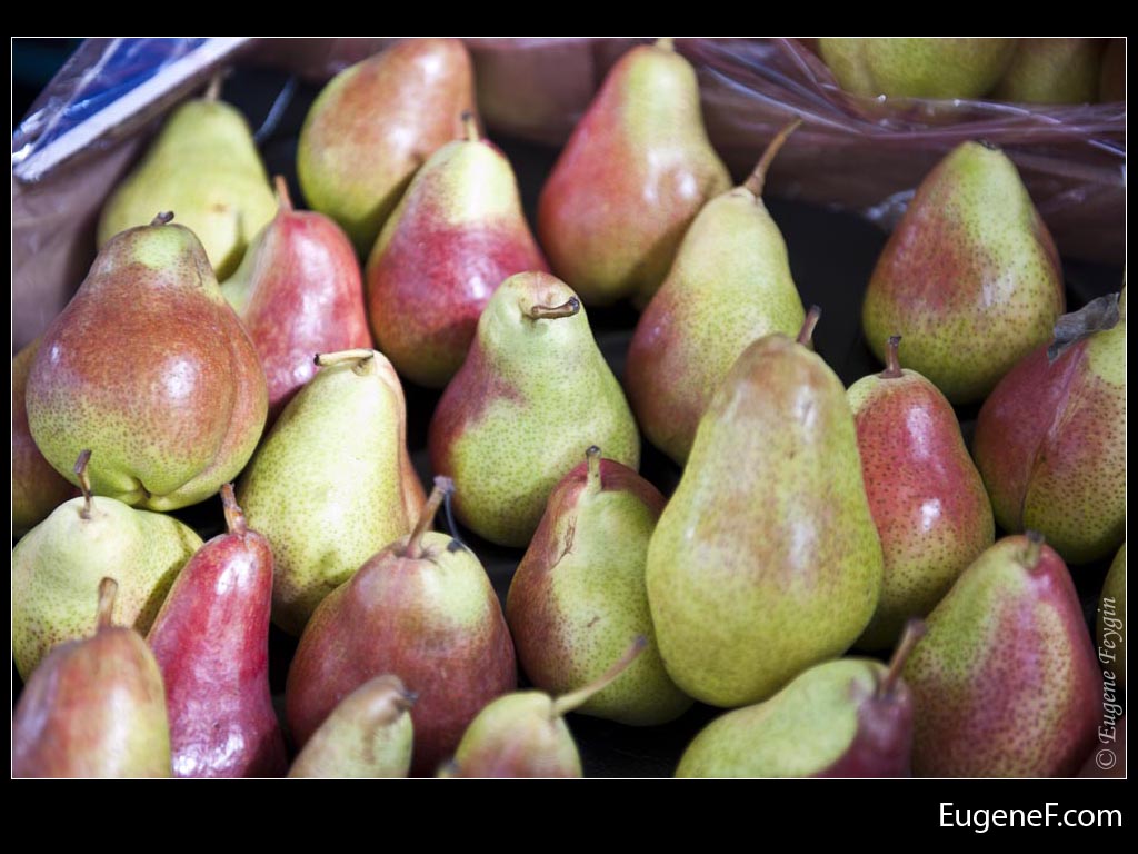 Reddish Green Pears