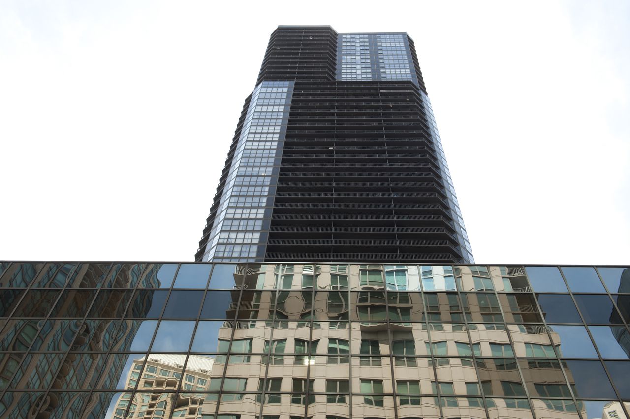 Giant Skyscraper in Chicago