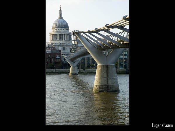Side London Millennium Bridge